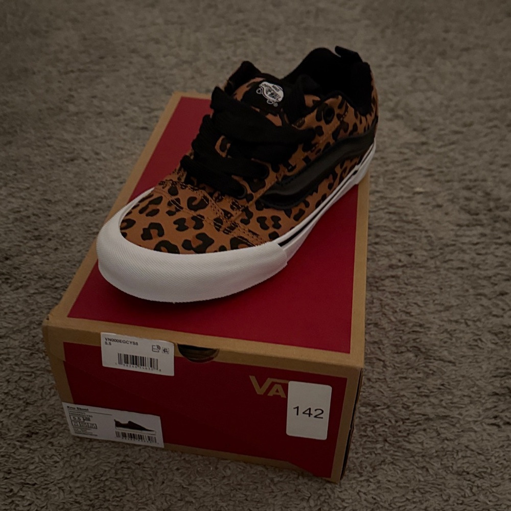 Vans Knu Skool Sneakers with Black and White Design